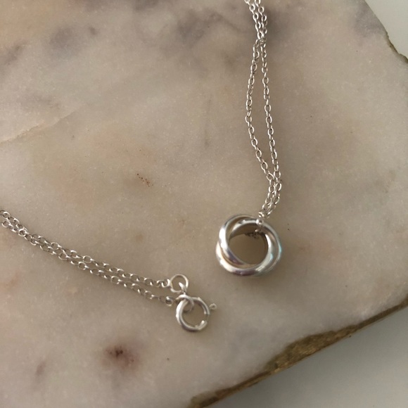 Dainty Silver Necklace with Intertwined Circles - Picture 3 of 5